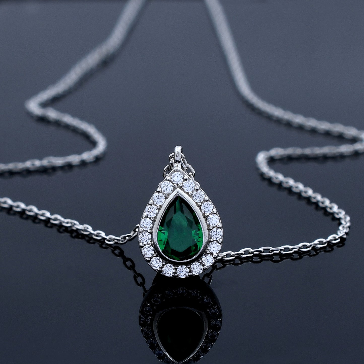 Classic Pear Shape Design 925 Sterling Silver Pendant