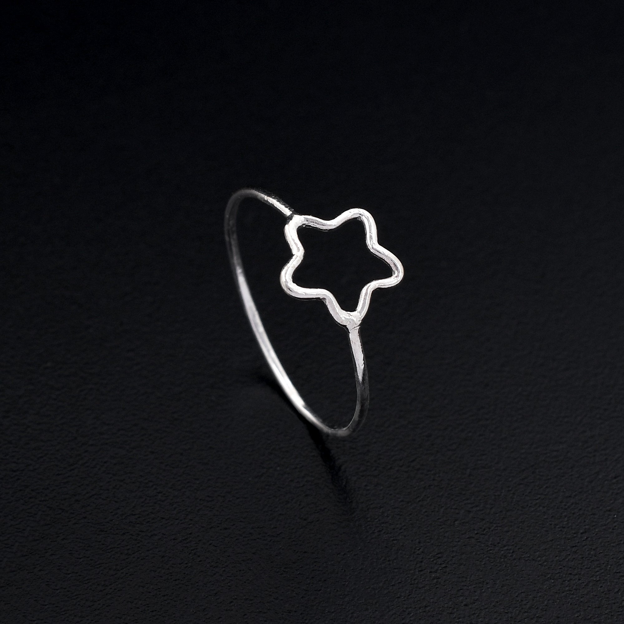 Dynamic Star Design 925 Sterling Silver Ring